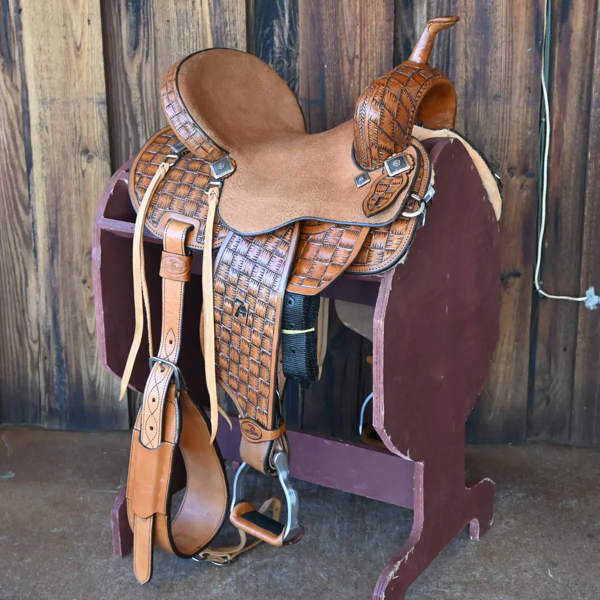 14" Seven Platinum Leather Barrel Saddle 1