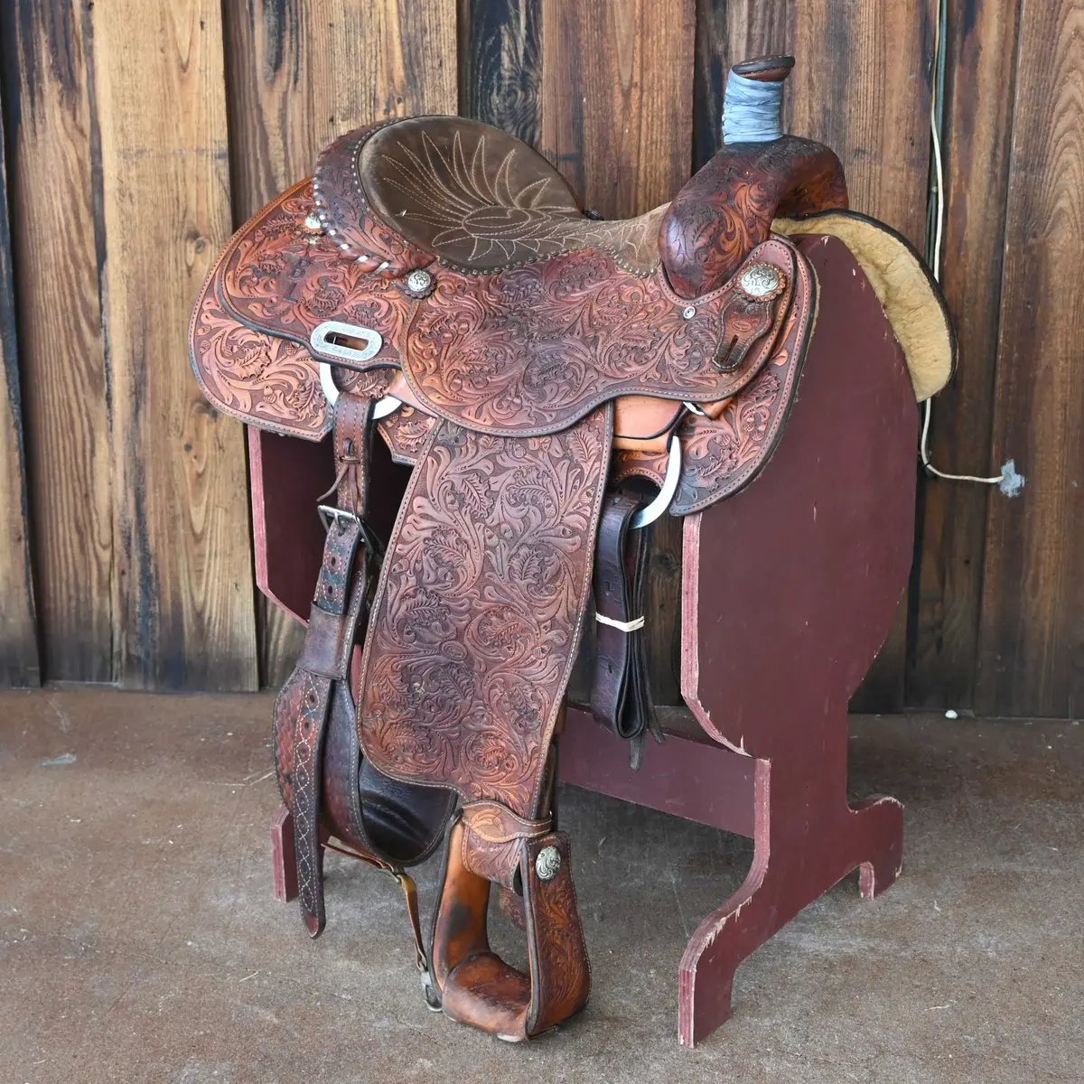 15.5" Used Skeeter's Team Roping Saddle 1