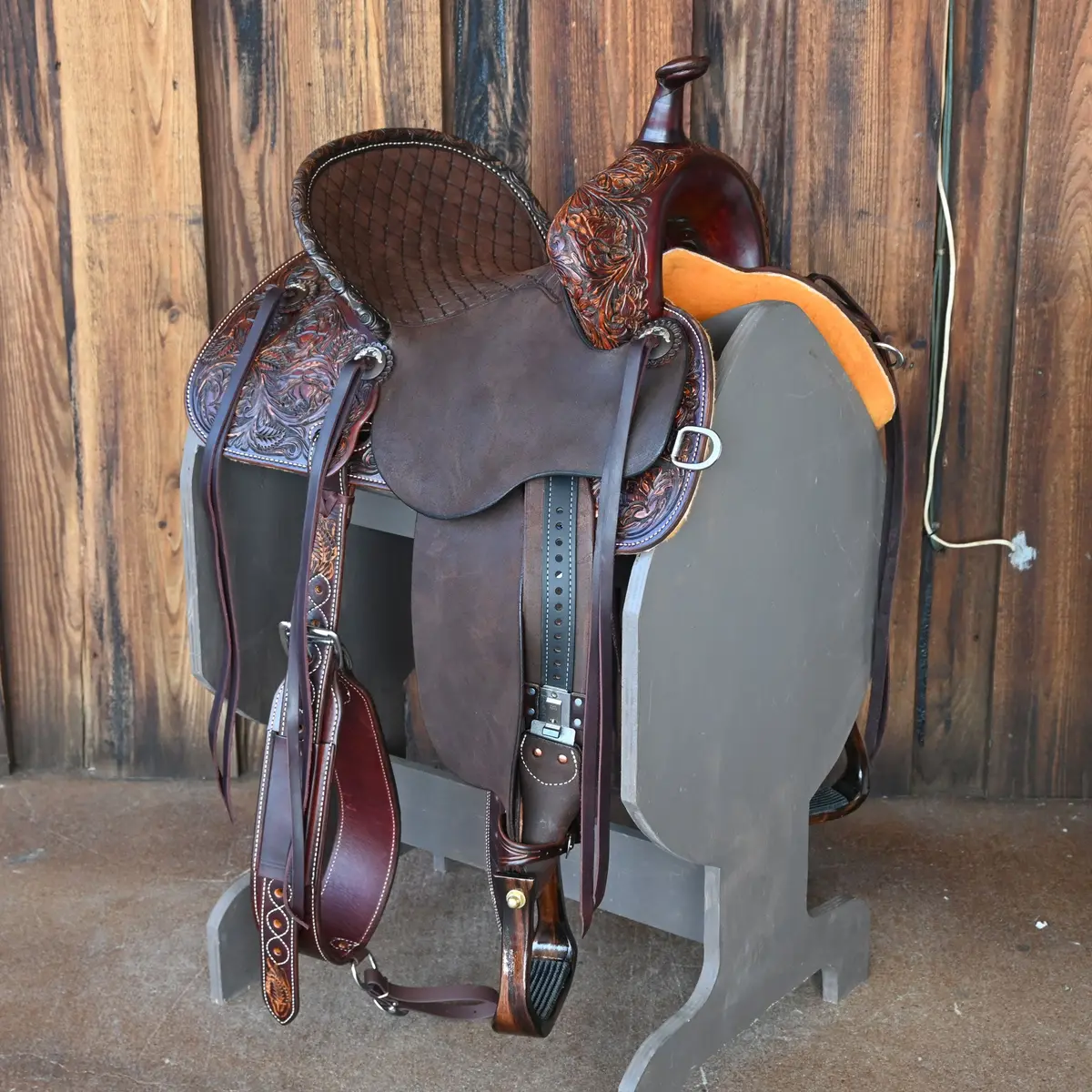 13" Martin Stingray Barrel Saddle 1