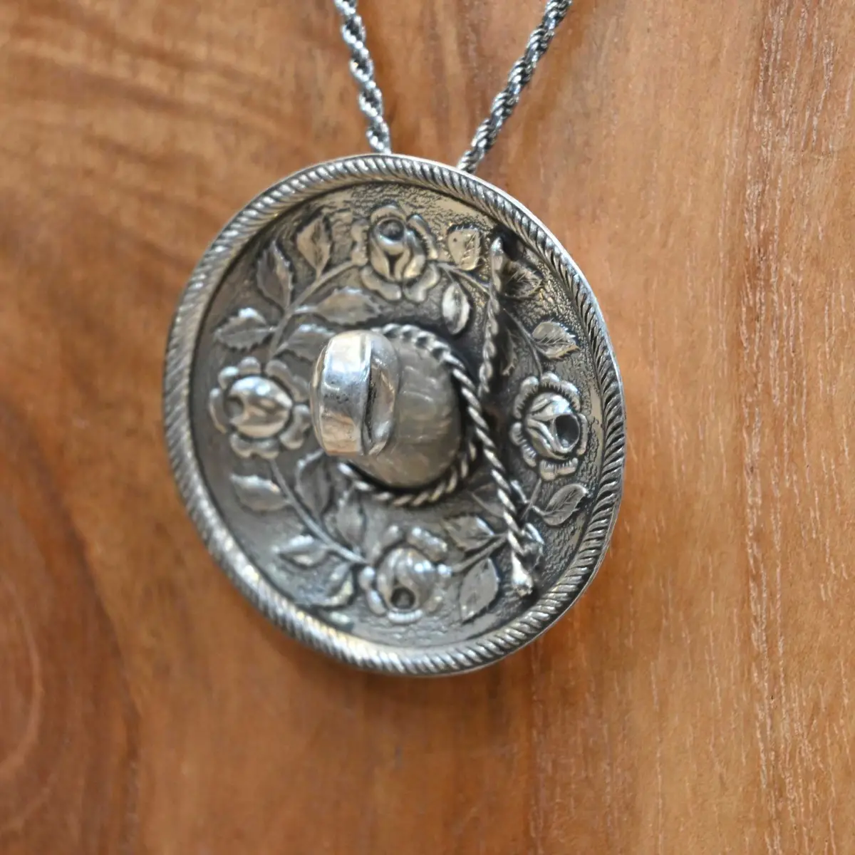 Vintage Sterling Silver Sombrero Necklace 1