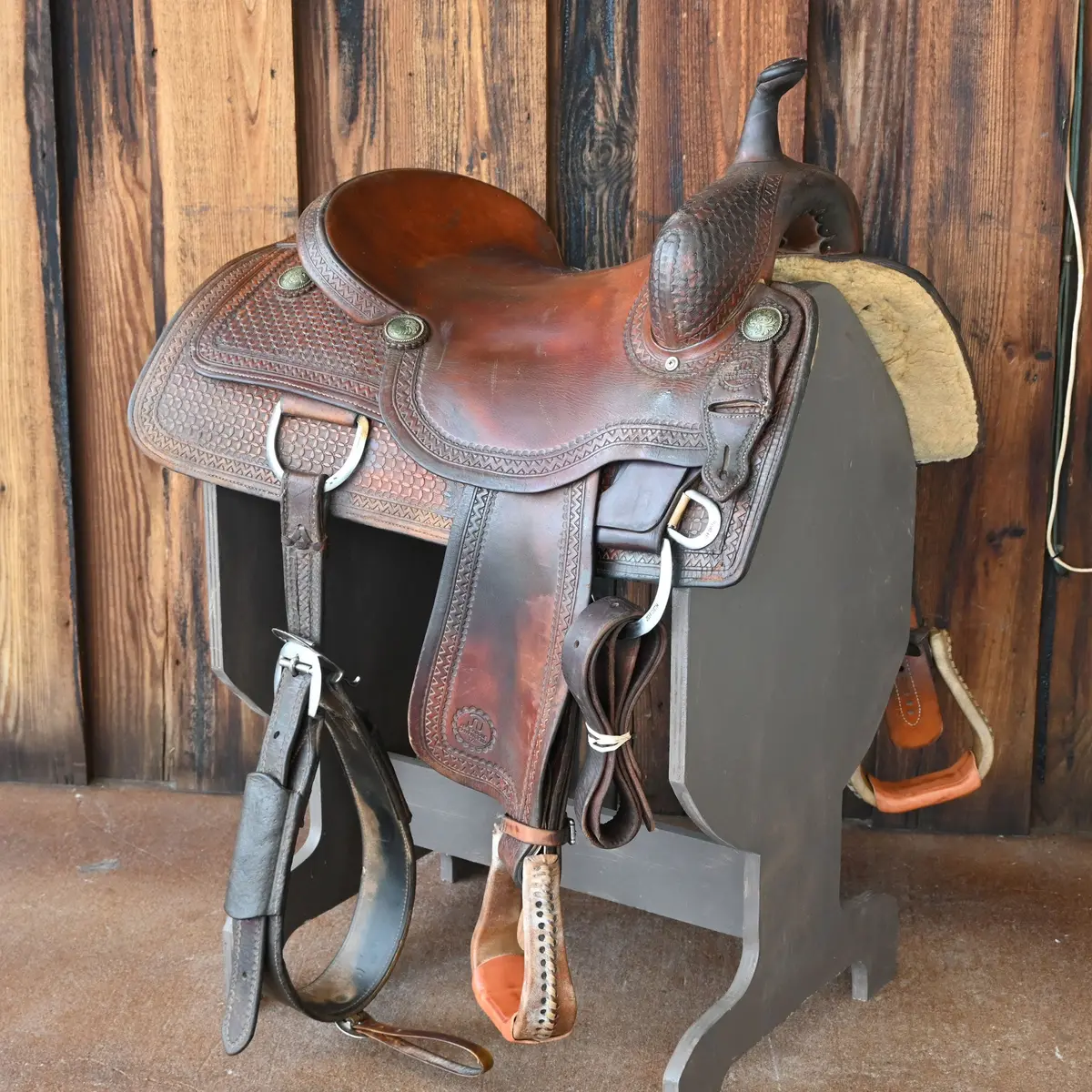 16.5" Used J&S Cutting Saddle 1