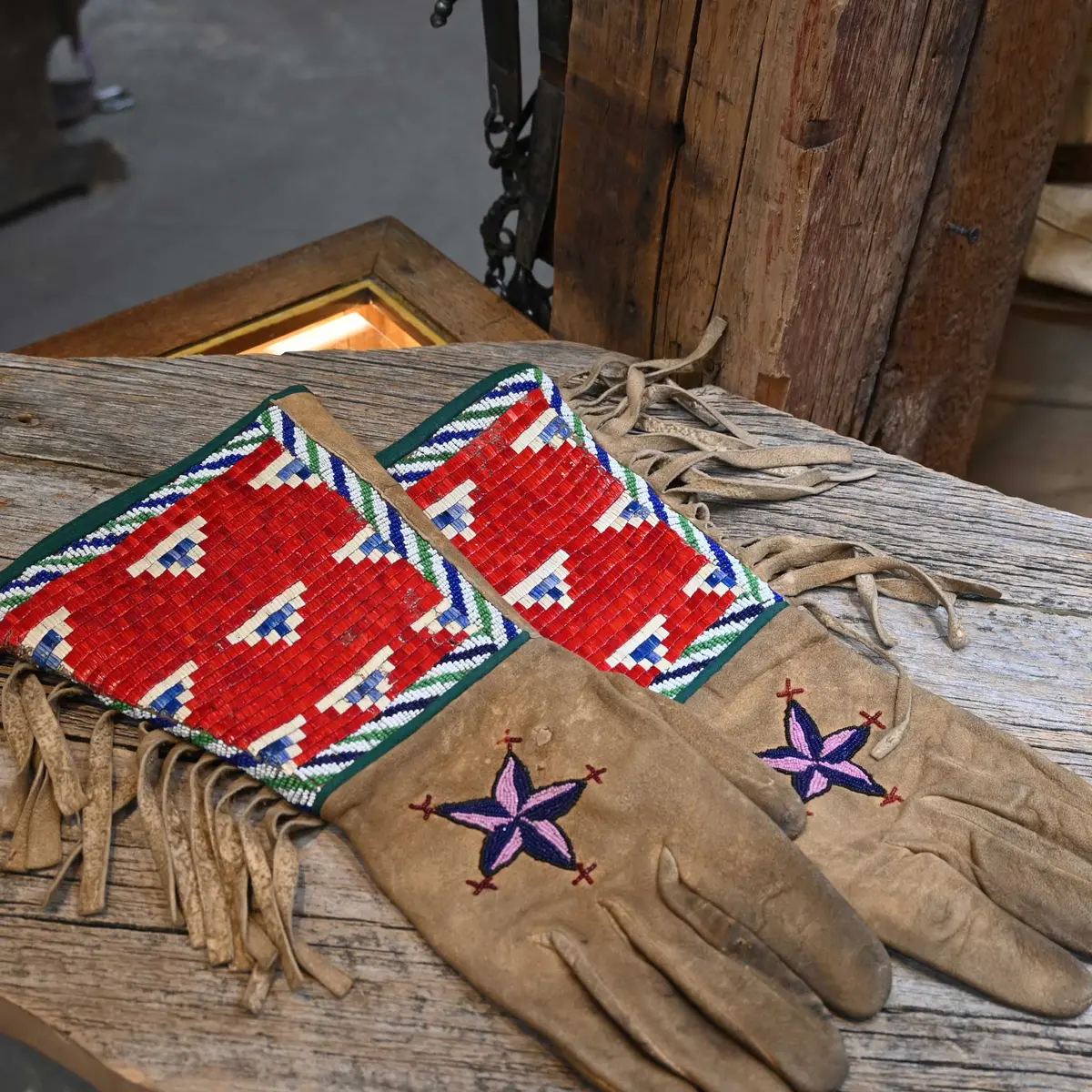 Vintage 1880'S Sioux Indian Guilled Bead Gauntlets 1