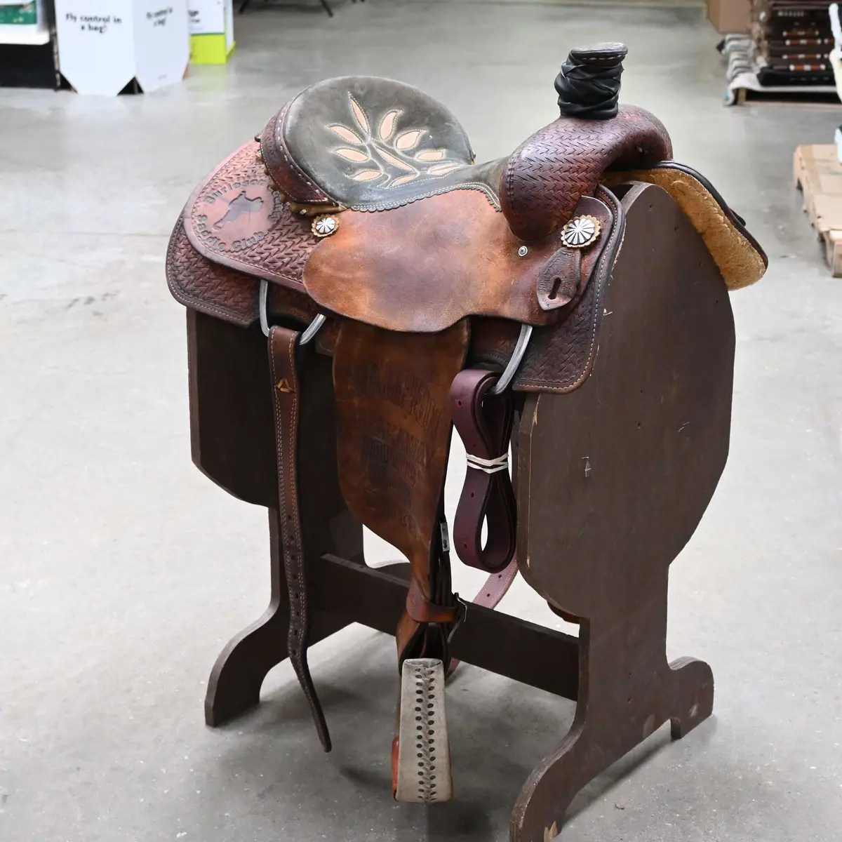 14.5" Used Double J Team Roping Saddle 1